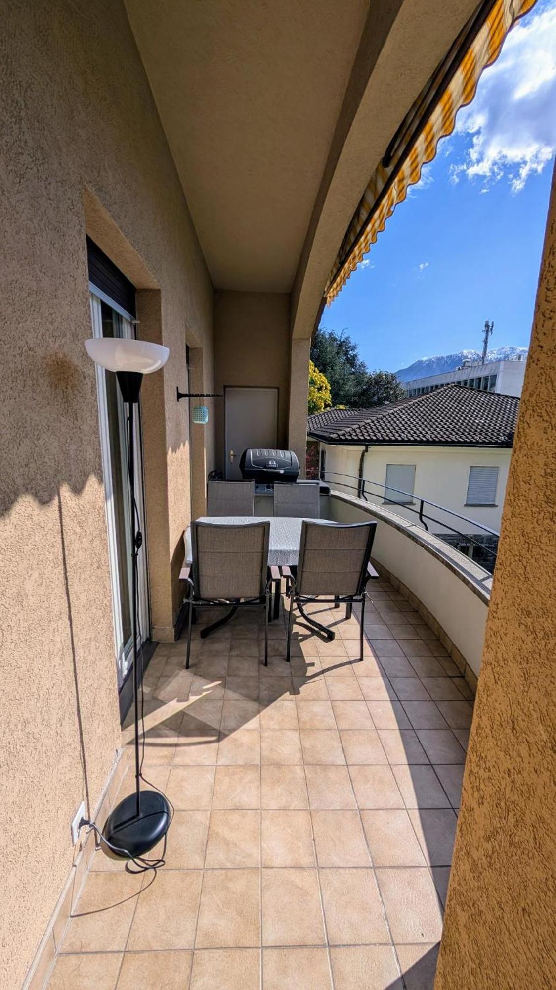 Locarno, Casa Pioda - Nahe Zentrum, Mit Balkon Und Parkplatz Buitenkant foto